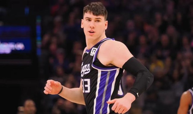 官方网站-湖人签下拉拉维亚佩林卡首功：第一时间打电话敲定