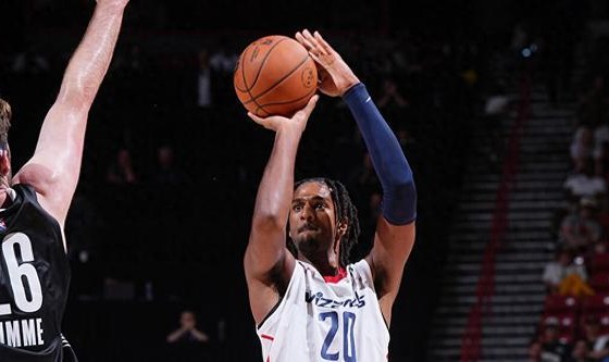 Kaiyun sports-萨尔单场送出8记封盖！打破夏联历史记录