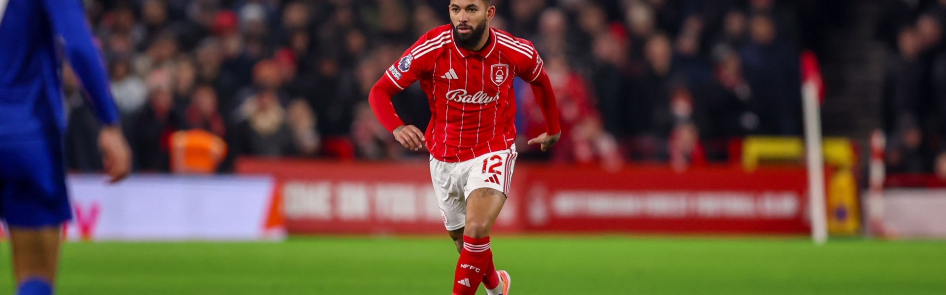 APP下载-斯基拉：维拉租借+选择买断报价道格拉斯，尤文要求永久转会