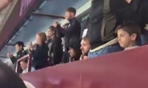 维拉U18击败曼联U18晋级青年足总杯决赛，拉什福德现场观战