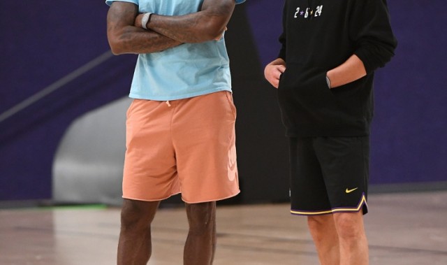 和高层有隙？文胖：詹姆斯执行球员选项后 湖人没有发布相关消息